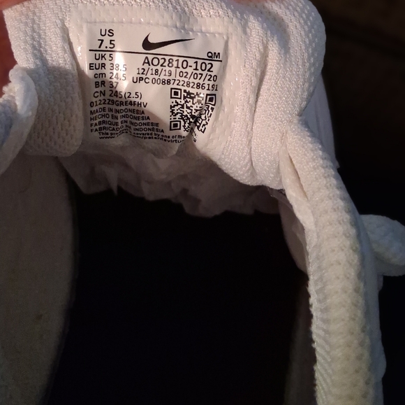 Nike White Athletic Shoes 7.5 - Picture 5 of 6
